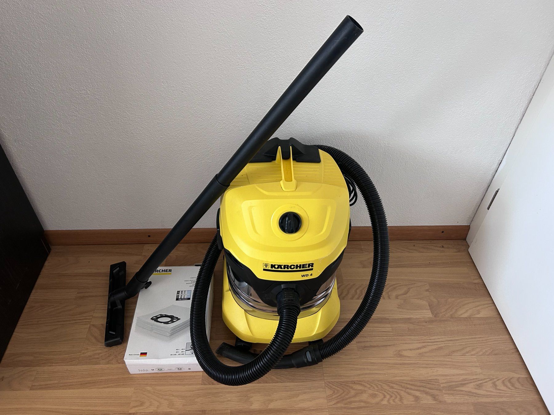 Kärcher Staubsauger & Zubehör: Staubsauger Kärcher WD4 – Gebraucht aus Gansingen von Husner