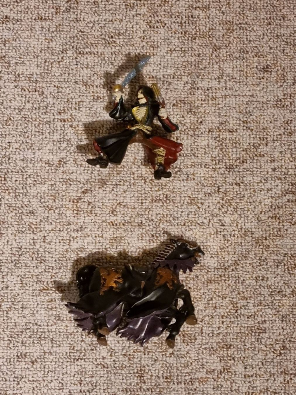 Statuette: Ritter des Todes, Figur mit Ross – Usato da Winterthur venduto da Belzarek 2