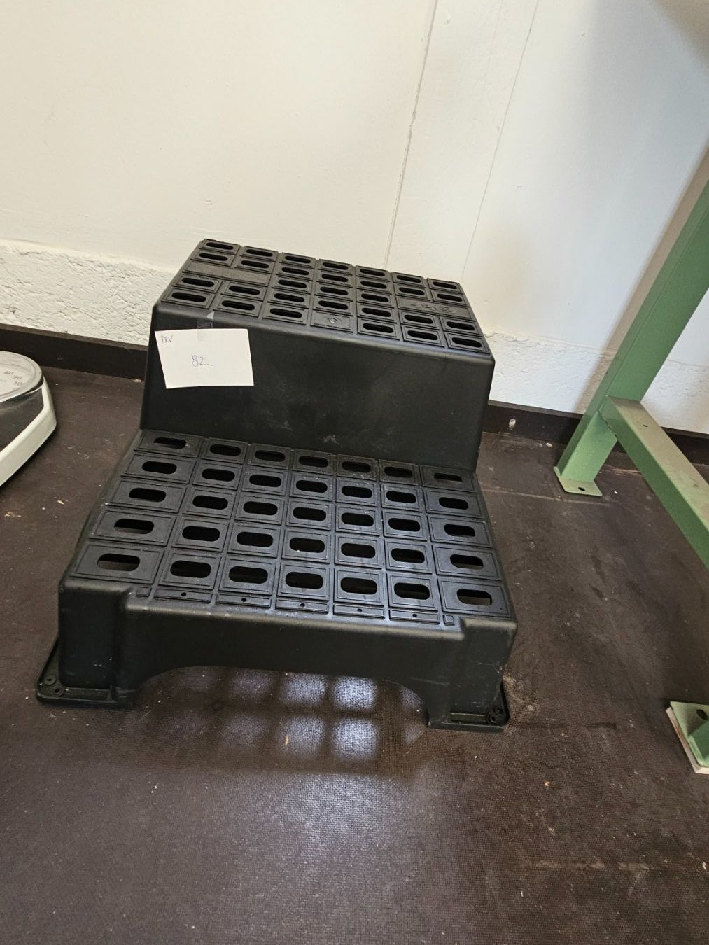 Treppen: Doppeltrittstufe aus Kunststoff – Gebraucht aus Diessenhofen von Osio 1