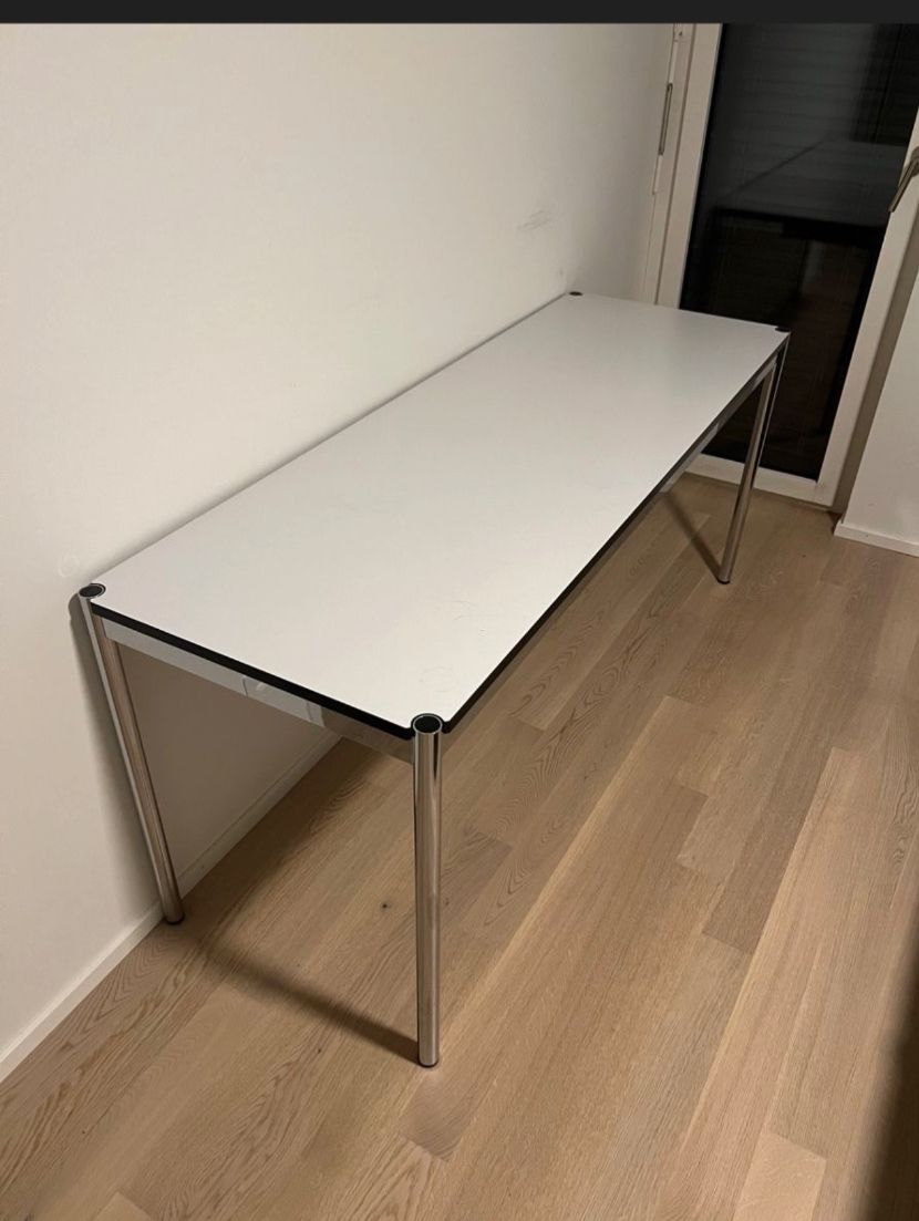 USM Tables: USM Tisch 200x75 Lieferung gratis – D'occasion à Thun par Thuno6