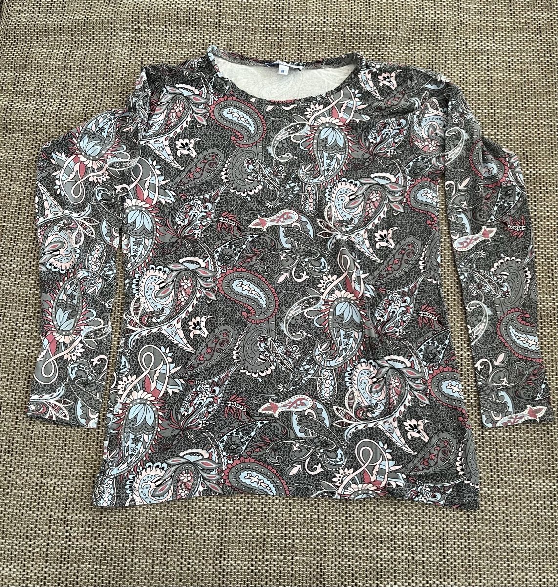 T-Shirts: 2 Damen Langarmshirts Gr. M – gepflegt – Gebraucht aus Kleinandelfingen von fam_x5rv 1