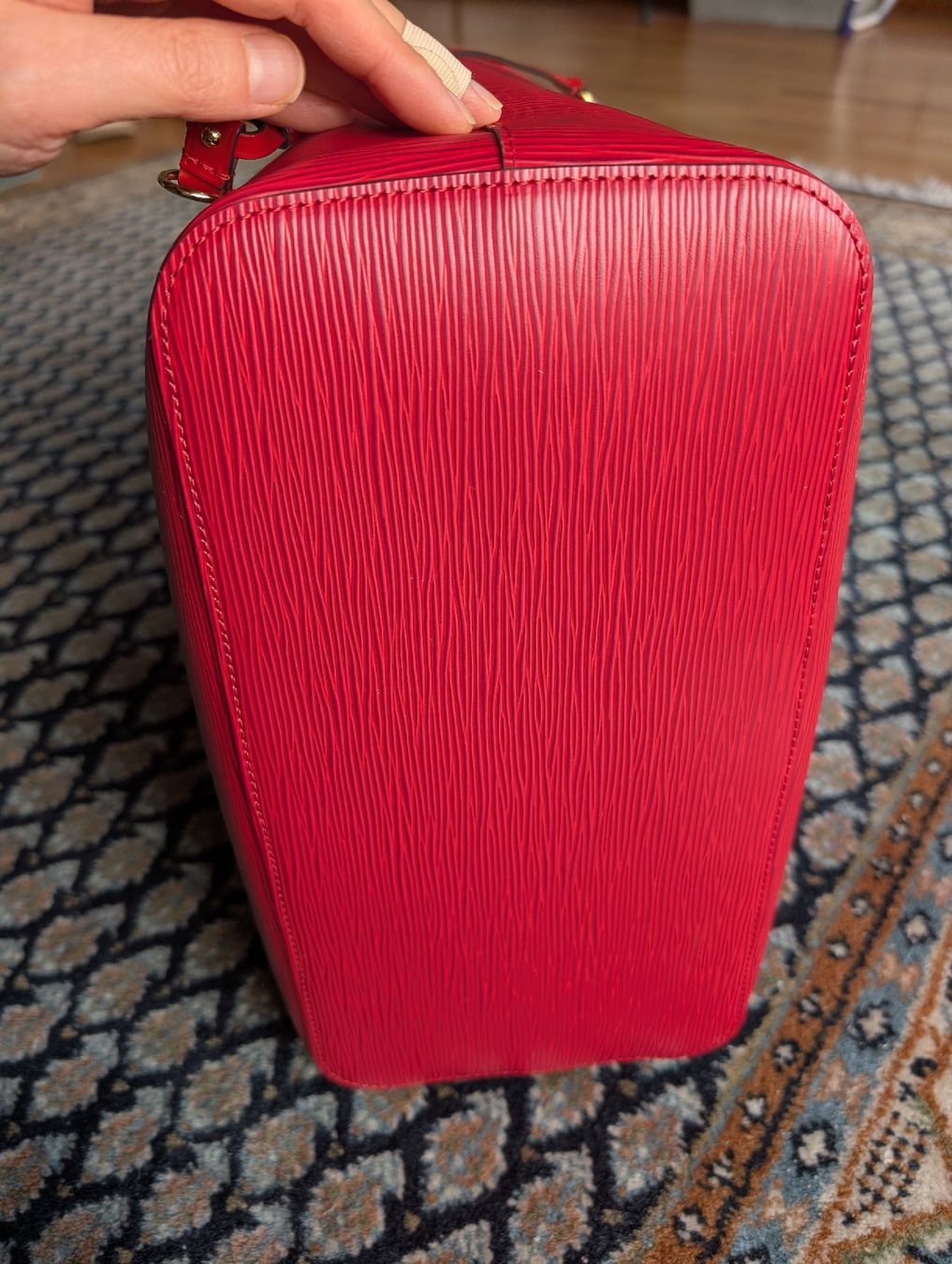 Louis Vuitton Taschen für Damen: Louis Vuitton Red Epi Leather Neverfull Bag + Pouch – Neu (gemäss Beschreibung) aus Glis von livespringly 4