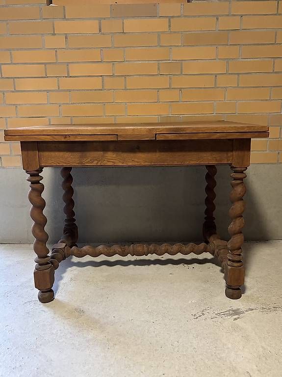 Tables: Holztisch – D'occasion à Hagenbuch ZH par Sgeneral