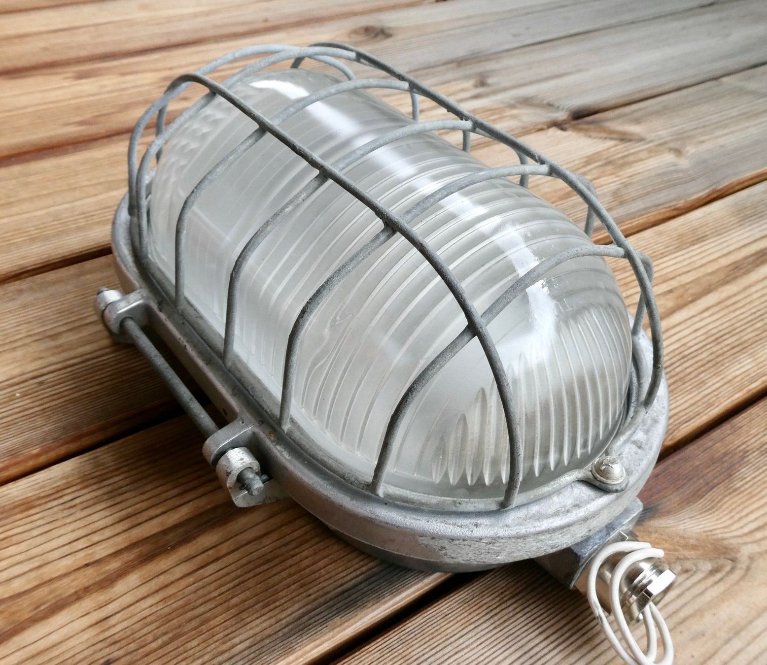 Lampen: Bunker- Stall- Wand- Deckenlampe – Gebraucht aus Lüchingen von Eeizo 1