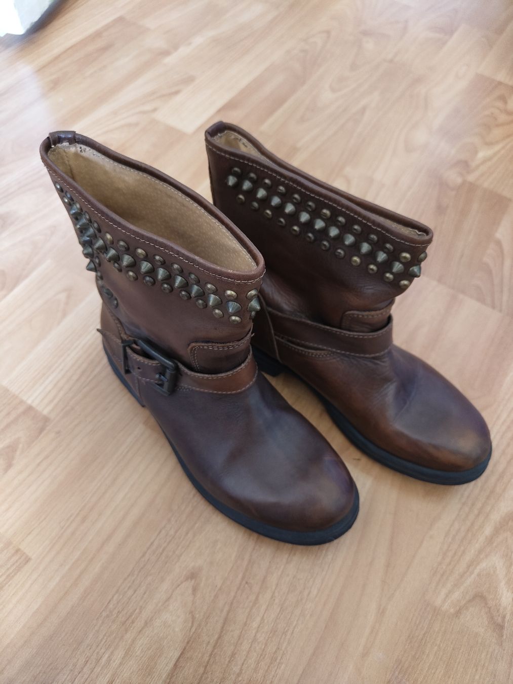 Damenschuhe: Stivaletto in pelle con borchie  – Gebraucht aus Biasca von val_camo93 3