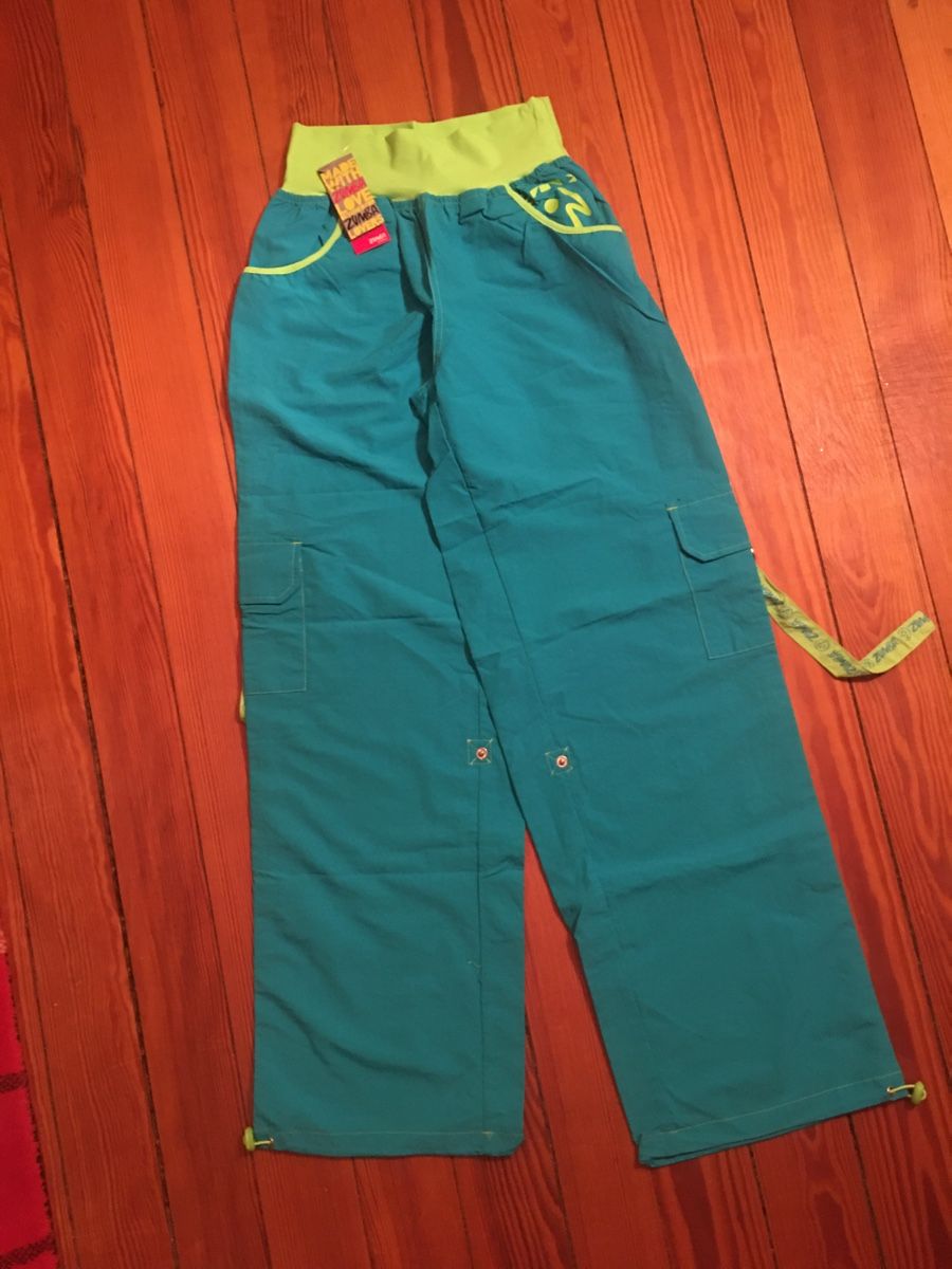 Pantaloni: Orginal Zumba Electro Cargo Sporthose M oder L wahlweise – Nuovo e nell'imballaggio originale da Le Grand-Saconnex venduto da christianbmarx