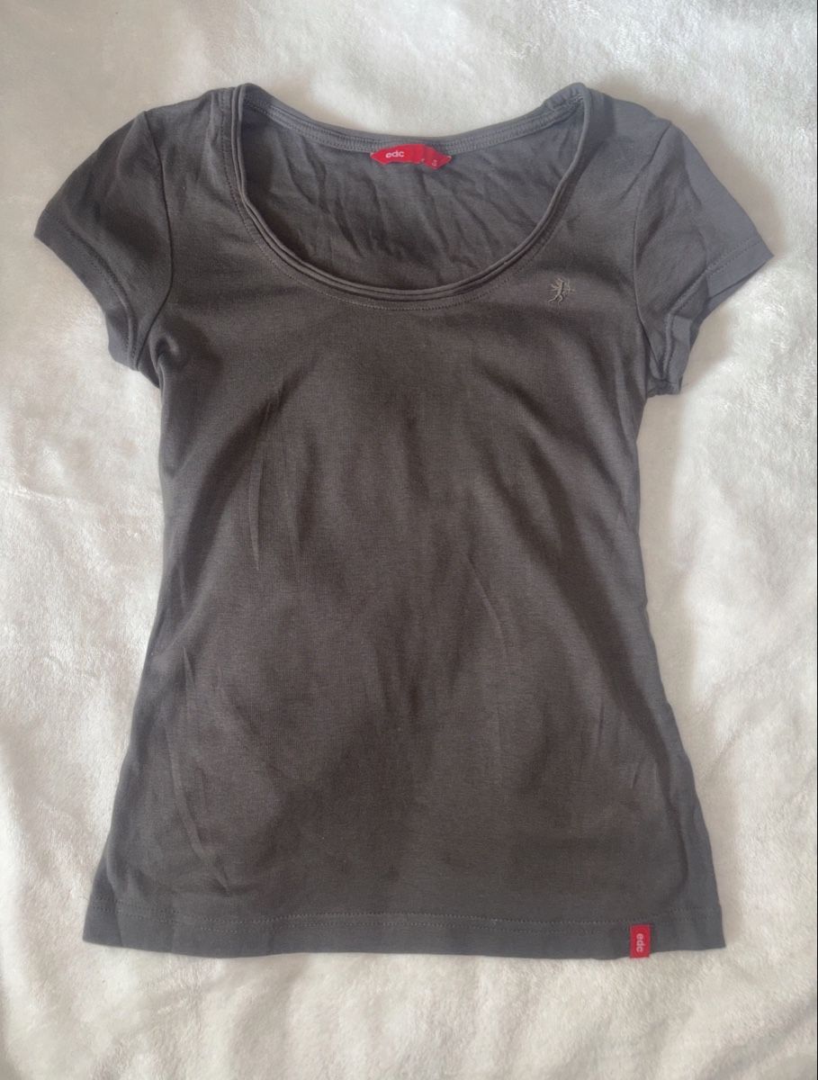 Esprit T-shirts: Grey T-Shirt Esprit  – D'occasion à Meyrin par fooyiy