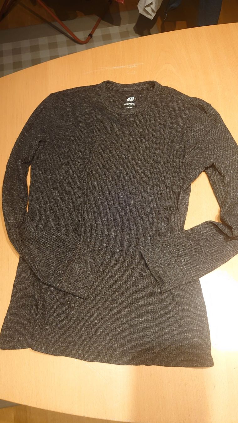 Maglioni & Felpe: H&M Langarm Shirt – Usato da Kirchberg BE venduto da Myford
