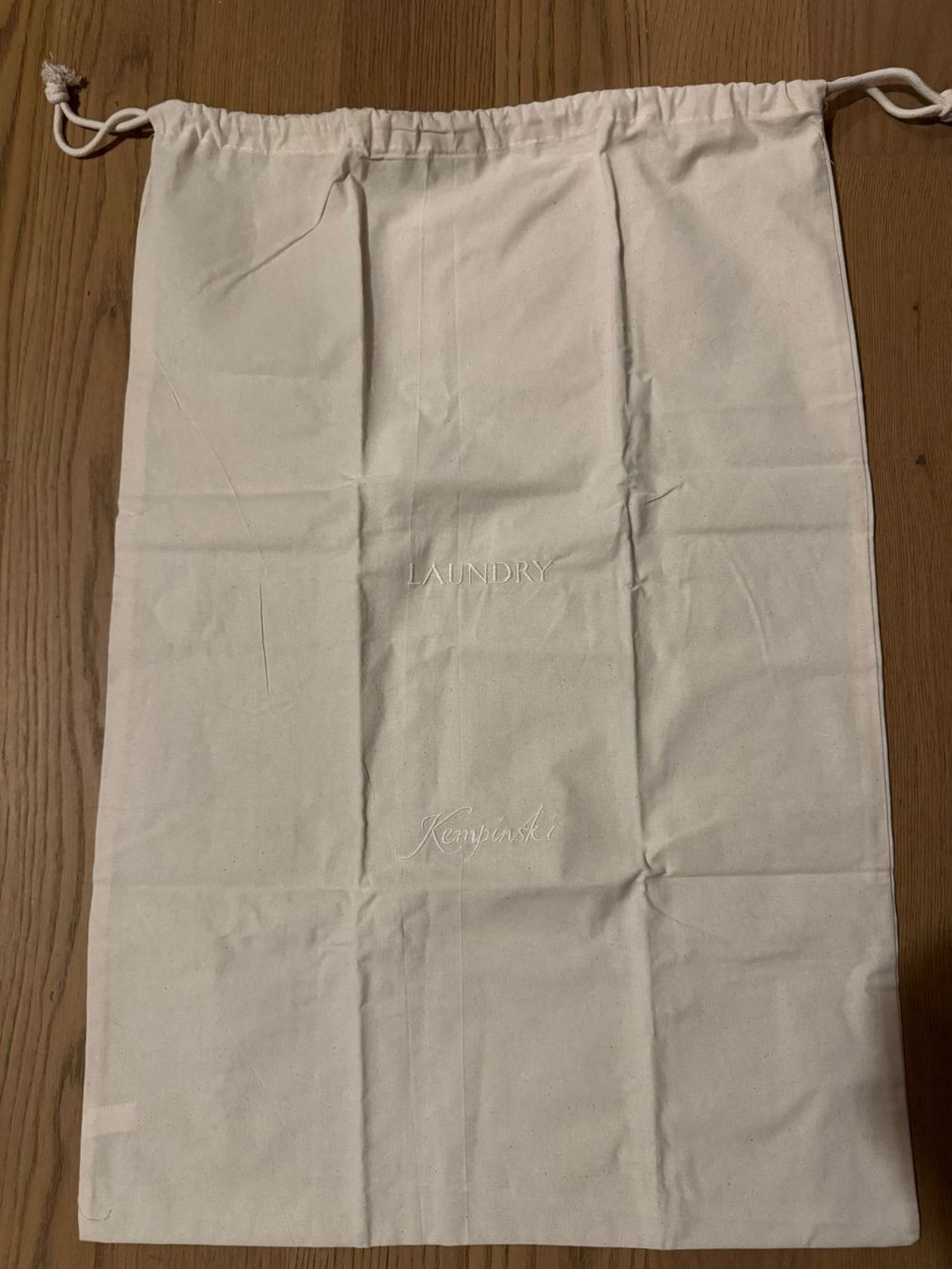 Cesti per biancheria: NEW - KEMPINSKI Wäschesack/Laundry Bag – Nuovo (secondo la descrizione) da Zürich venduto da aygo_a
