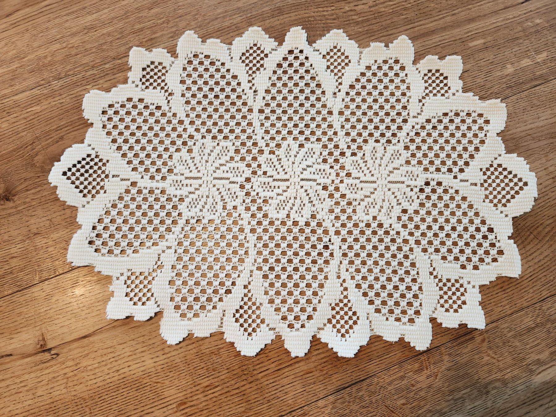 Sonstige Tischwäsche: 2 schöne Tischdeckchen, Vintage – Gebraucht aus Fanas von Rurero03 1