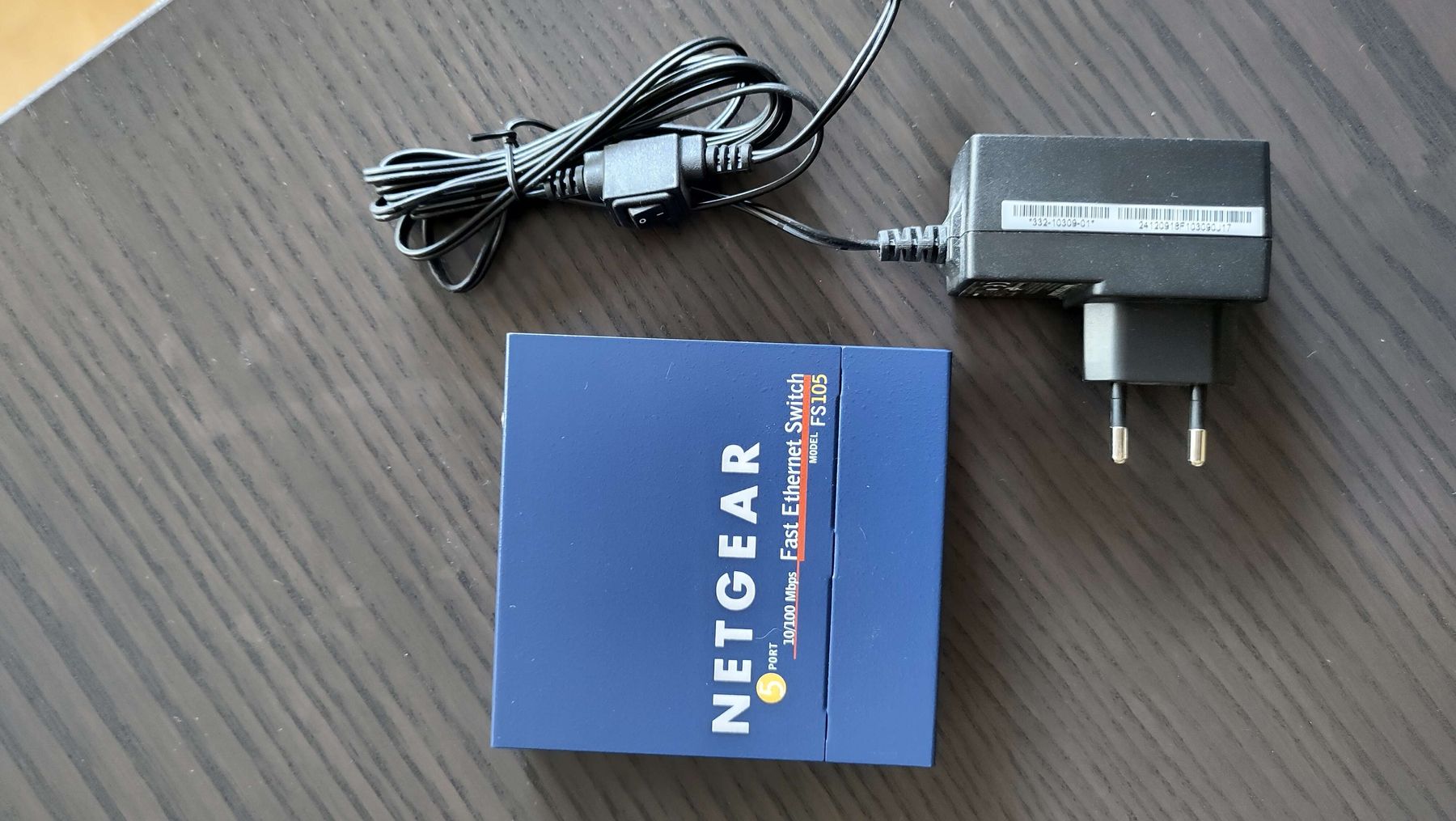 Netgear Hub & Switch: Netgear FS105 Fast Ethernet Switch 5-Port mit Netzteil – Usato da Birmensdorf ZH venduto da crabalocker67