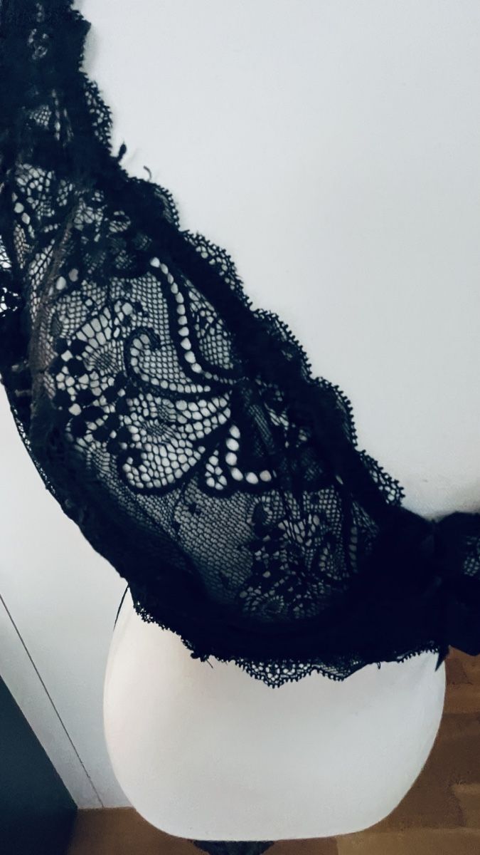 Altra biancheria intima: Schwarzer Spitzen-BH 85D - Wie Neu! – Usato da Gränichen venduto da RetoLexi 1
