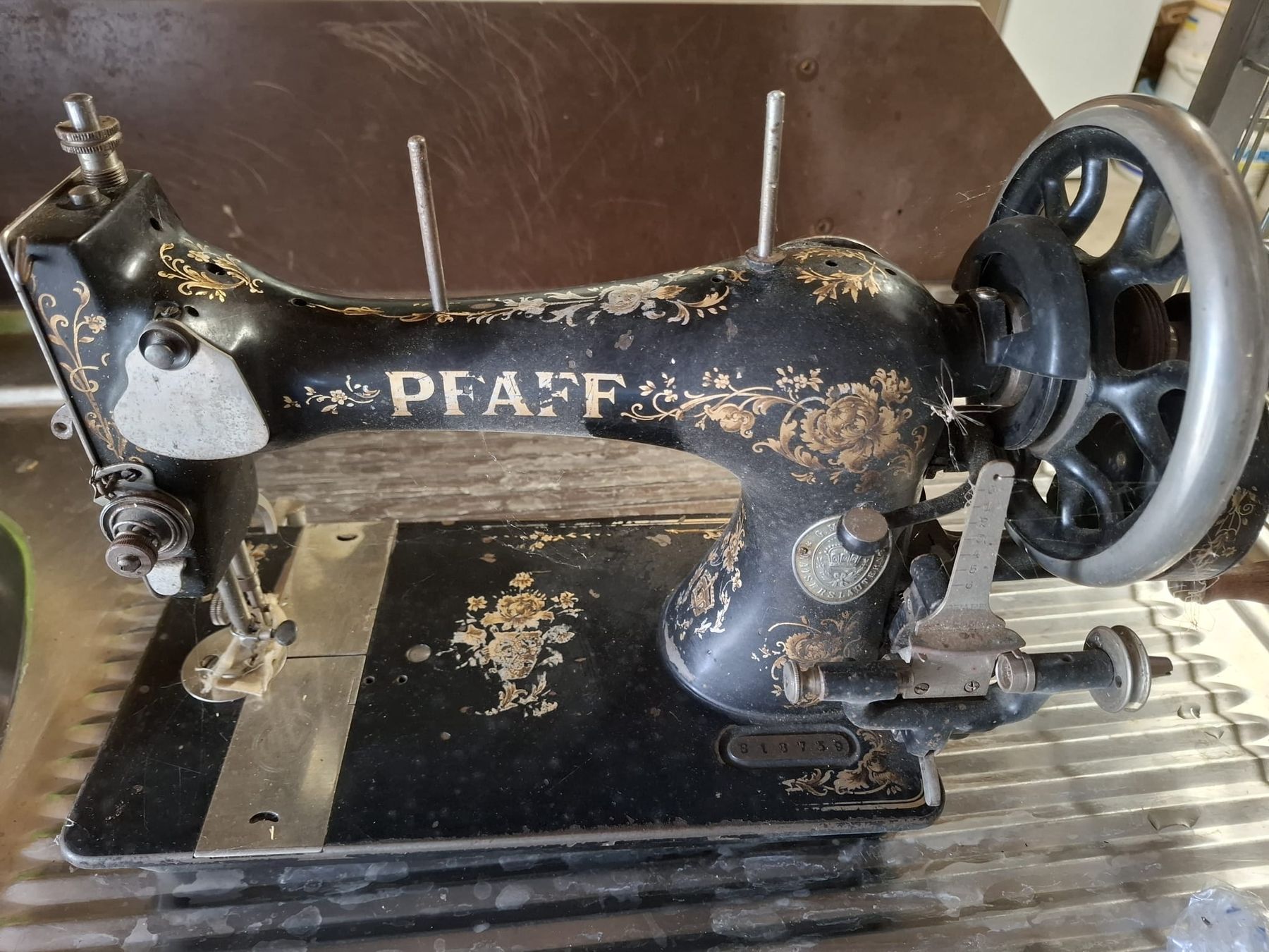 Pfaff Macchine da cucire: Antike Pfaff Nähmaschine – Difettoso da Hitzkirch venduto da sev_5pns