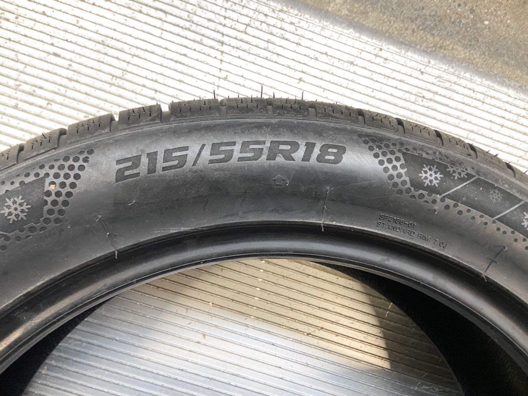 Pneumatici & Ruote complete: ||•  215/ 55 R18, APLUS - 2 Stück /104s – Nuovo e nell'imballaggio originale da Zürich venduto da LUIS-B 3