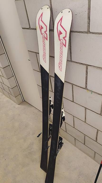 Sci: Ski mit stöcken und schuhe – Usato da Walliswil b.Wangen venduto da Leamsi 2
