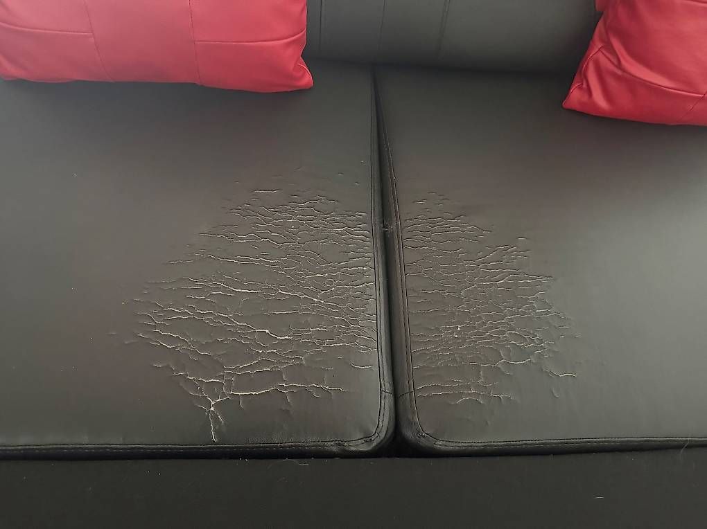 Sofas: Sofa mit Schlaffunktion, LED, USB & Getränkehalter – Gebraucht aus Ermatingen von Nessa22 2