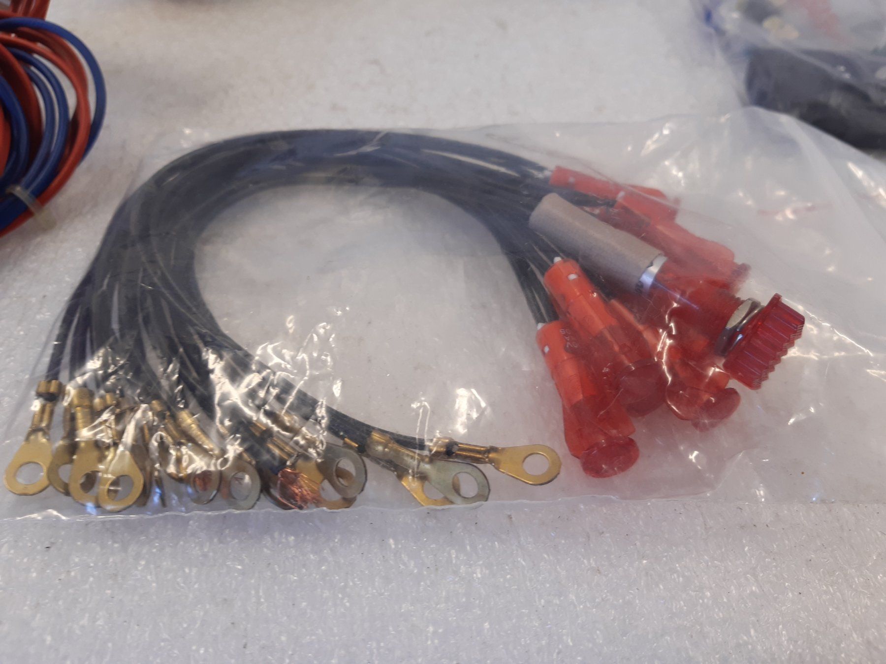 Cavi: Ein Posten Elektroteile – Usato da Trubschachen venduto da Caddy8 5