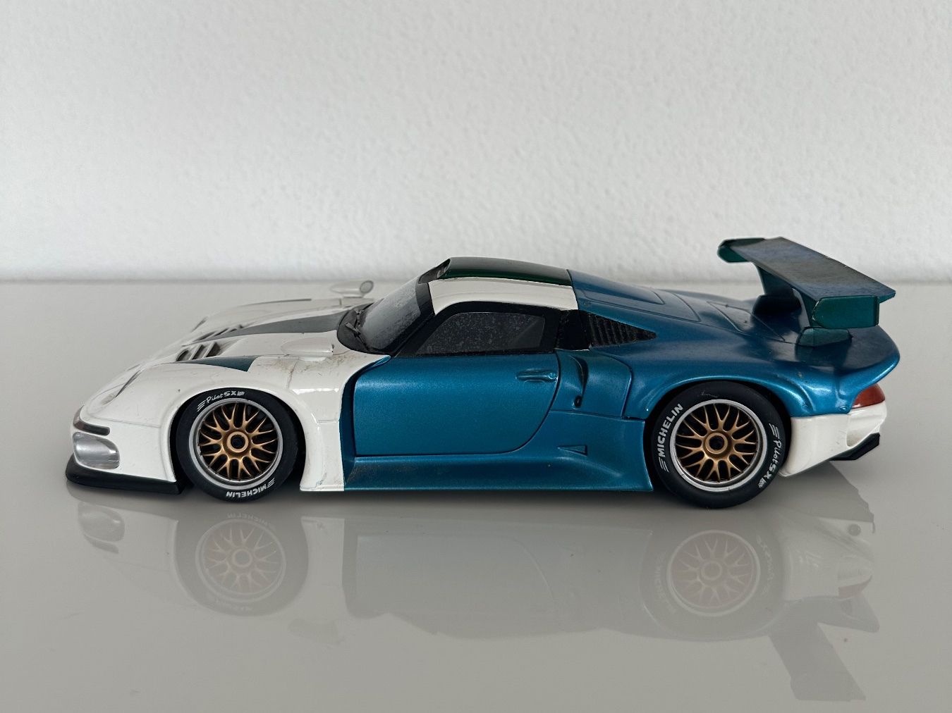 UT Models Modellautos: Porsche 911 GT1 1:18 UT Models – Gebraucht aus Muri AG von gae_kz9y 3