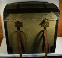 Antiker grosser Kleiderreisekoffer