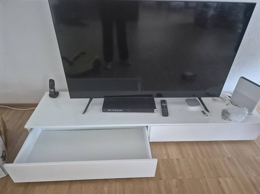 Mobili TV: TV Möbel zu verschenken – Usato da Romanshorn venduto da Staila_5