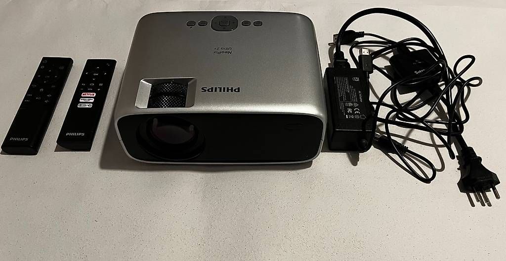Vidéoprojecteurs: Philips Neopix Ultra 2+  – D'occasion à Zürich par Michele21. 1