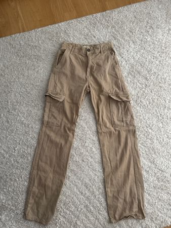 Cargohose von Stradivarius, Gr. 36, beige 