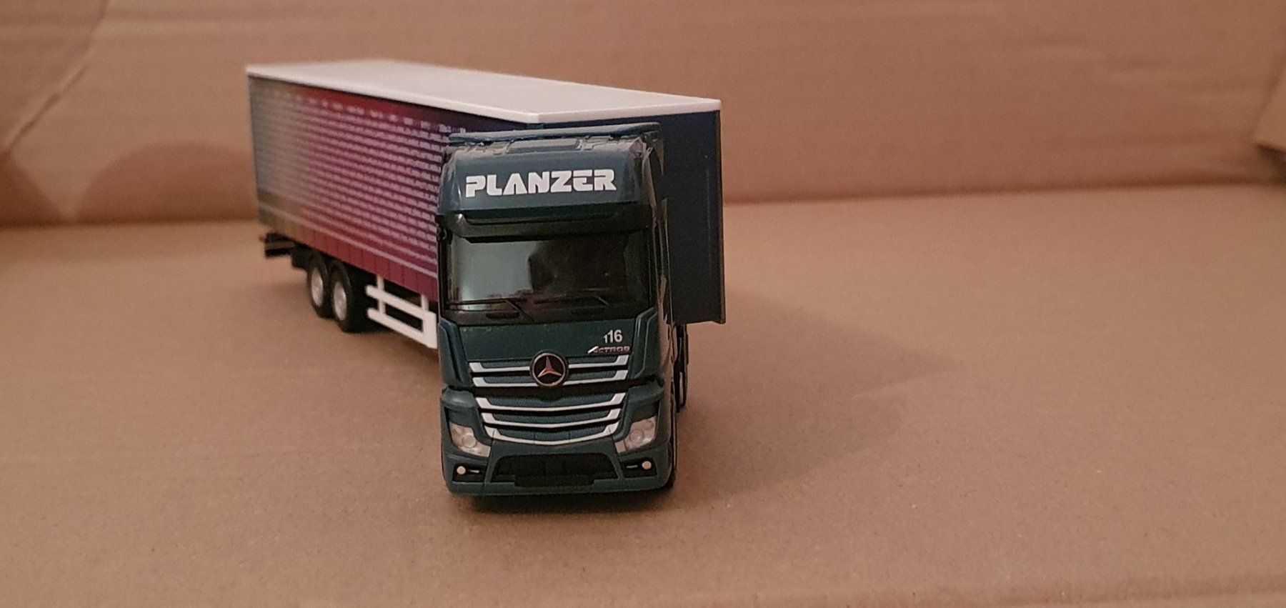 Herpa Modellini d'auto: HERPA. MB ACTROS 6X2. 1:87 CH. – Nuovo e nell'imballaggio originale da Romanel-s-Lausanne venduto da Bidule01