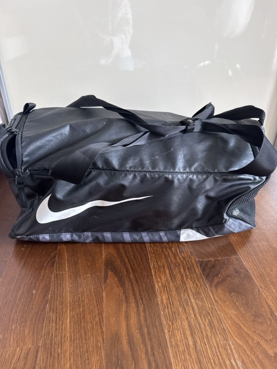 Nike Borse: Nike Sporttasche gross – Usato da Basel venduto da Ercegun123 1