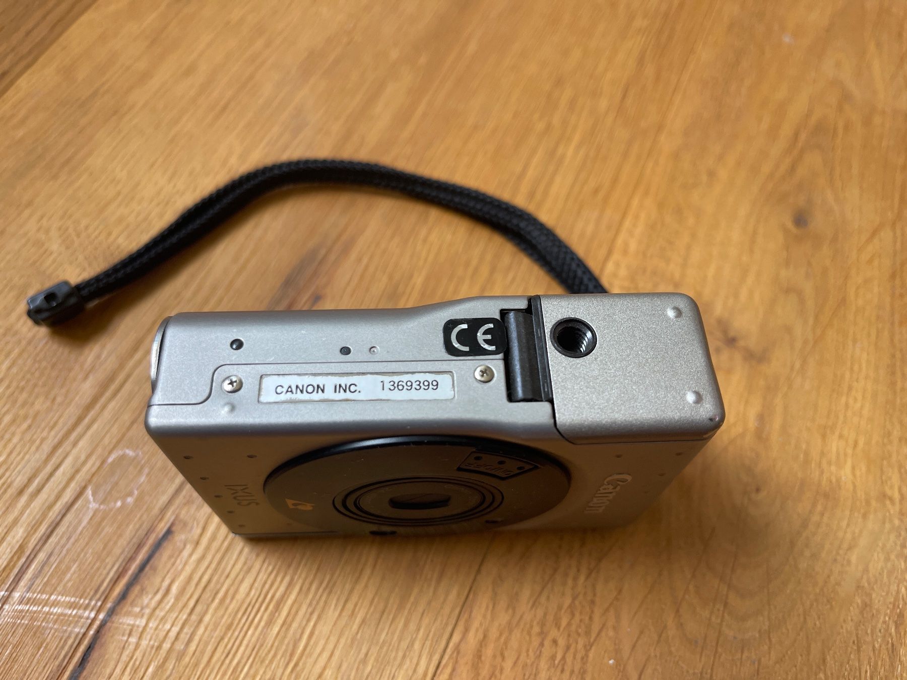 Canon Kamera: Canon IXUS 300 Digital Camera Silver – Gebraucht aus Zürich von wiredancer 3