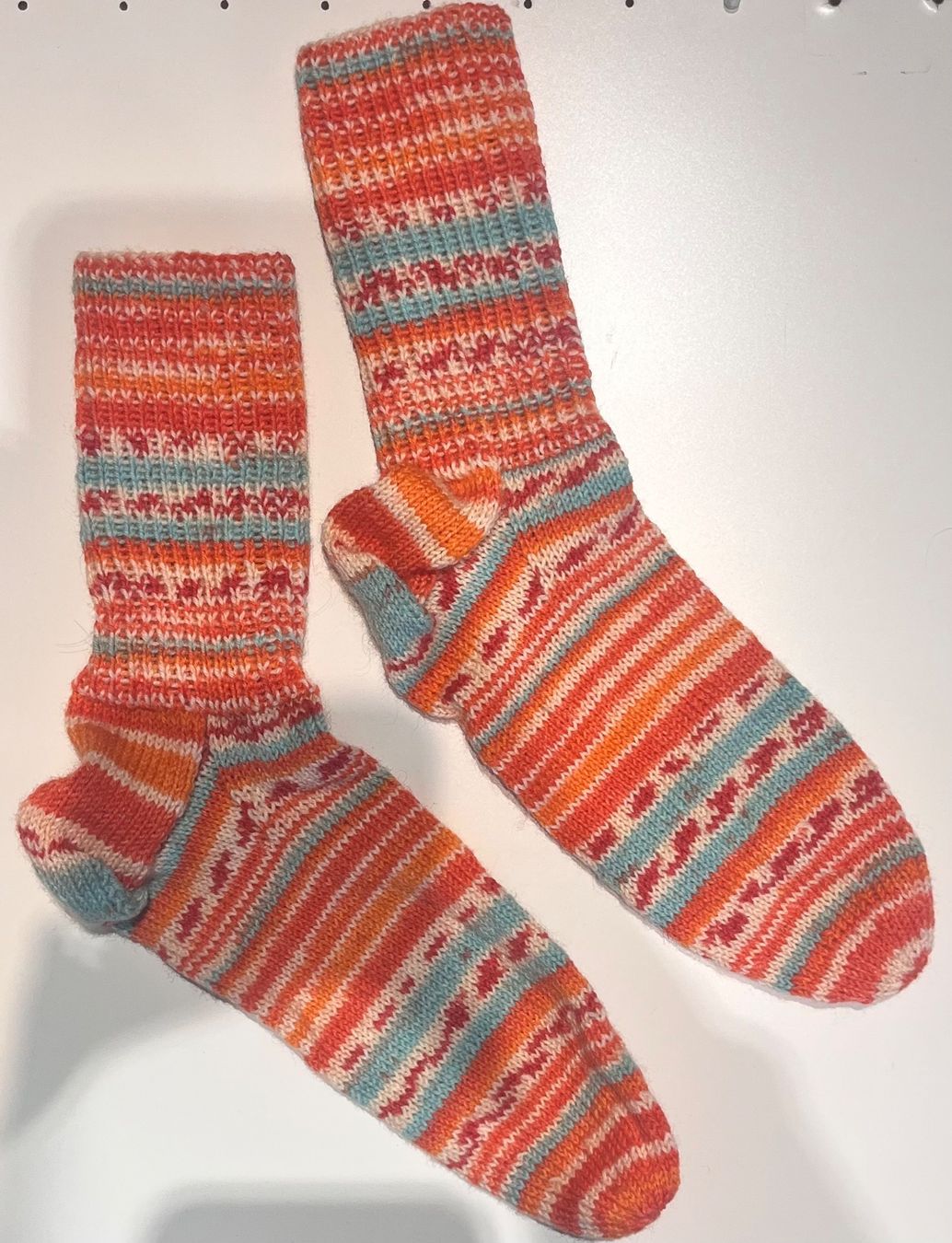 Calze: Ein paar selbst gestrickte Socken – Nuovo e nell'imballaggio originale da Büsserach venduto da bor_sve