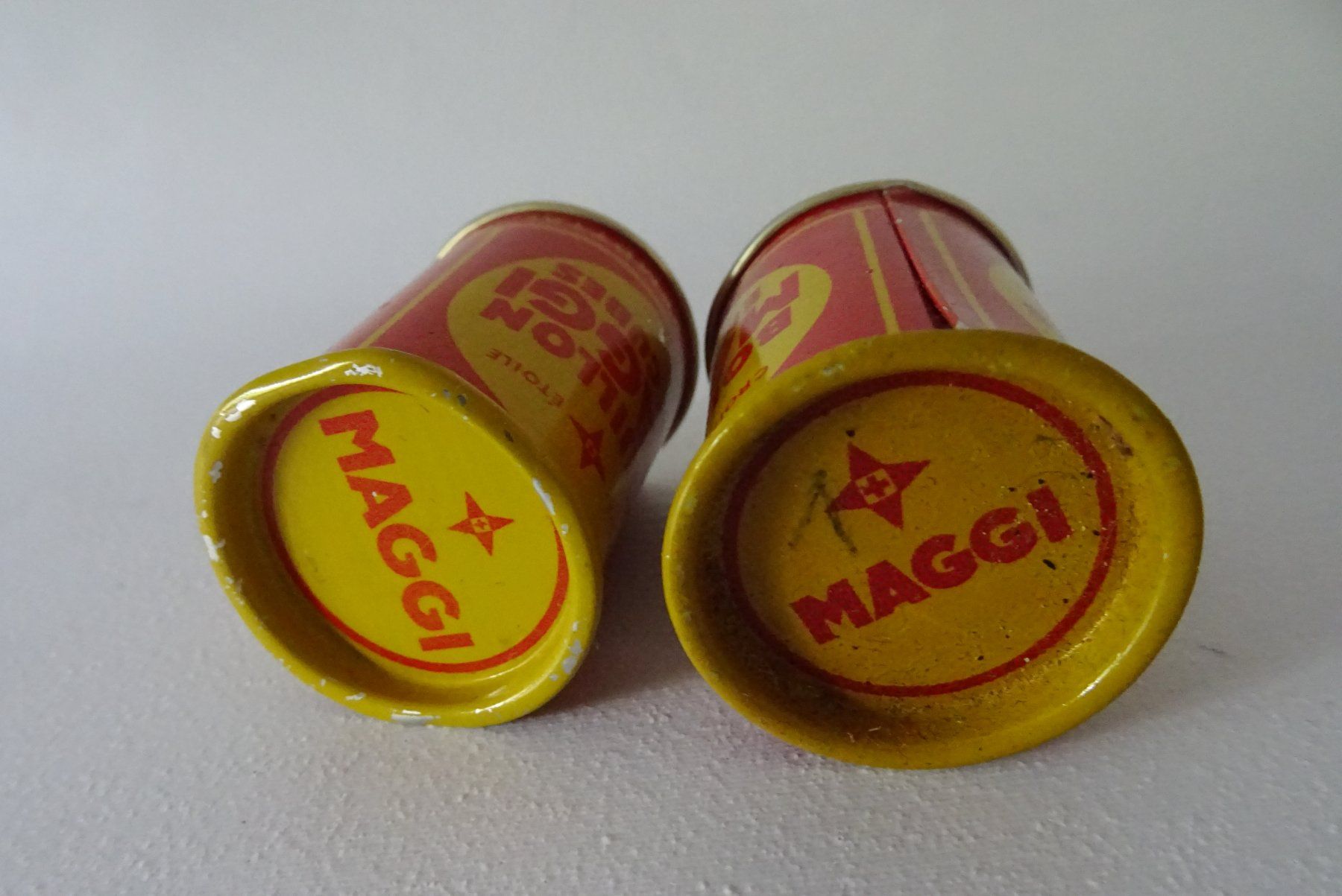 Maggi Spielzeuge: 2 alte Maggi-Kaufladen-Döschen aus Blech – Gebraucht aus Lengnau BE von Muggi7 1