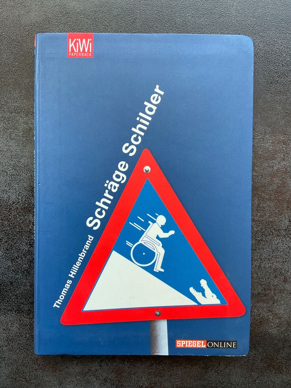 Libri: "Schräge Schilder" Thomas Hillenbrand – Usato da Avenches venduto da Lactobacille
