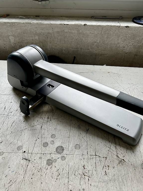 Tutti gli attrezzi: Leitz Superlocher – Usato da Zürich venduto da jov_jg9g