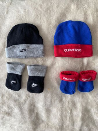 Baby Mützen und Socken Grösse 0-6 Monate