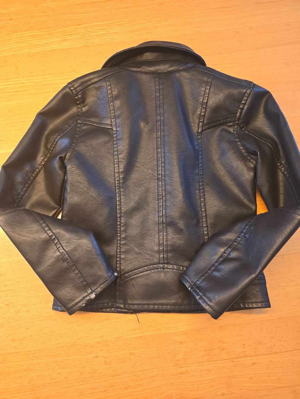 Giacche & Cappotti: Imitierte Lederjacke für Mädchen Gr. 122 – Usato da Diepoldsau venduto da komando2 2
