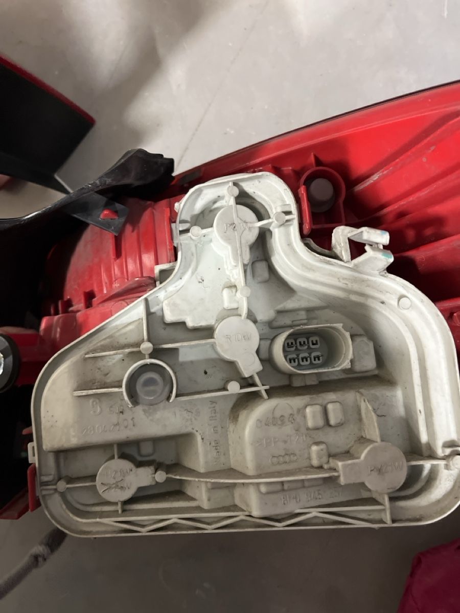 Tutti pezzi di ricambio auto: Audi Rücklicht  – Usato da Cazis venduto da lea_v5tq 4