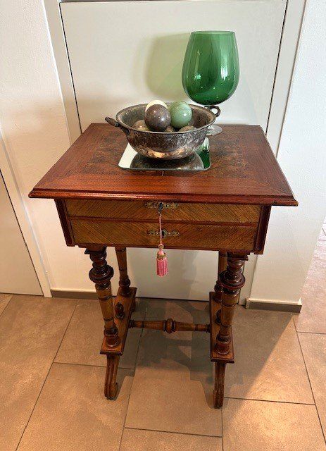 Tables: +  NäHtisChLi  + – D'occasion à Winkel par zeho