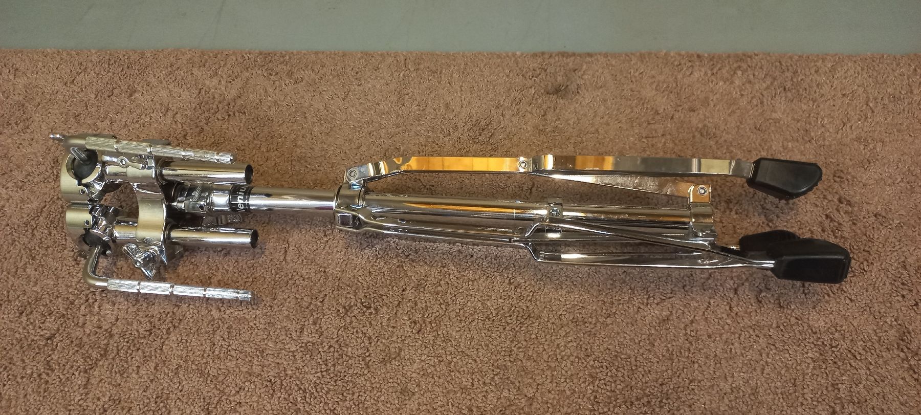 Thomann Strumenti musicali: Millenium TS-6 Double Tom Stand – Usato da Burgdorf venduto da Bang_Drums 3