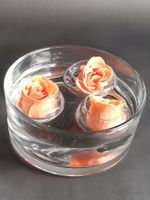 Schwimmschale mit 3 schwimmenden Rosen