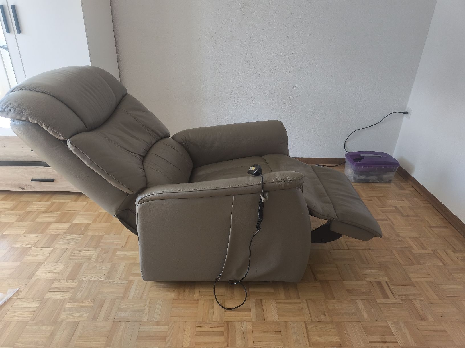 Conforama Sessel: Elektrischer Fernsehsessel – Gebraucht aus Dietschwil von joc_j5sw 1