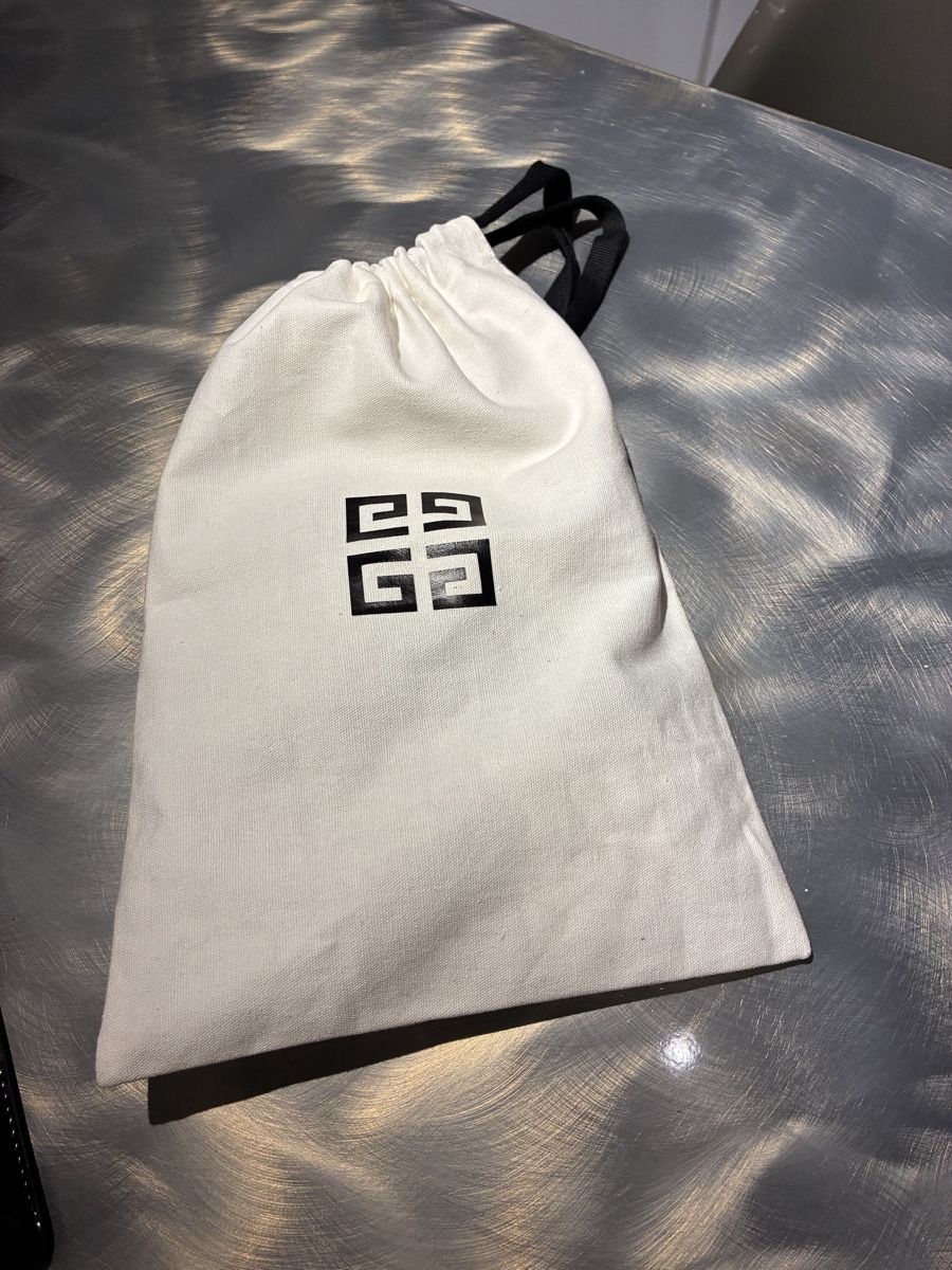 Soins du visage: Hübsche Stofftasche Givenchy gefüllt mit Proben - neu :-) – Neuf avec emballage d'origine à Niederglatt ZH par karinso 1