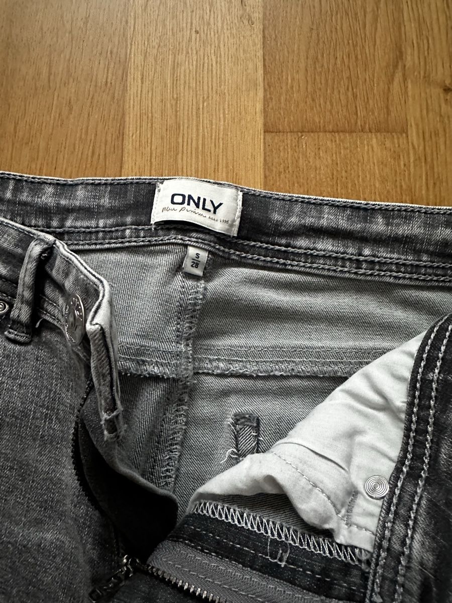 Only Jeans: Graue Only Jeans, Top Zustand, Grösse 36 – Gebraucht aus Wil SG von millass 2