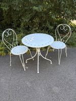 Gartentisch mit 2 Stühlen weiss Metall guter Zustand