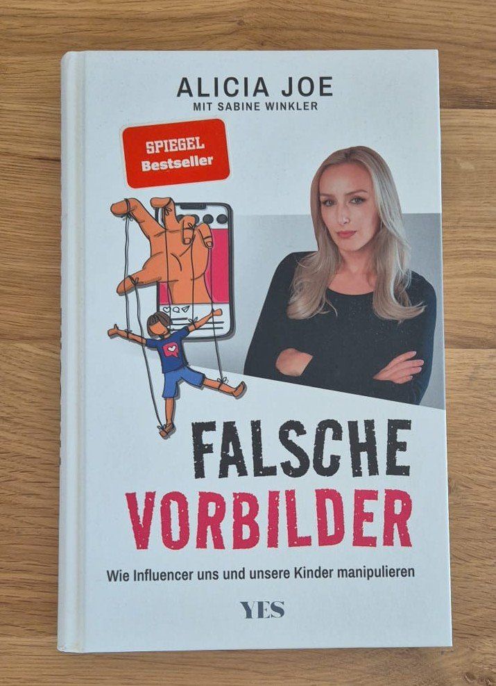 Libri: Falsche Vorbilder - Alicia Joe – Usato da Niedergampel venduto da jen_c2xq