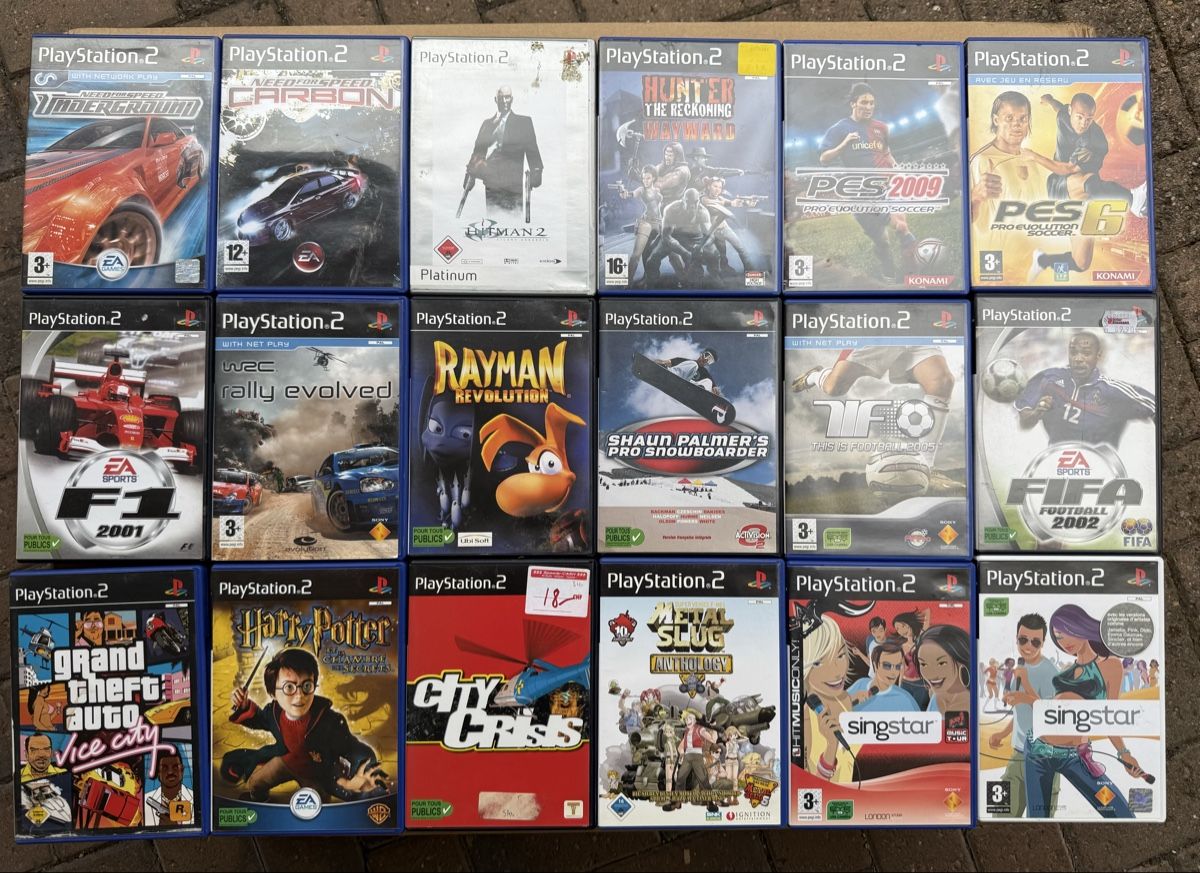 Sony Consoles: PlayStation 2 Set Konsole + 2 Controller + 18 Spiele – D'occasion à Biel/Bienne par theracinghouse-53 1
