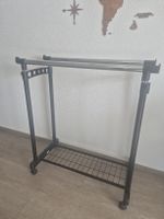 Kleiderständer auf Rollen, verstellbar