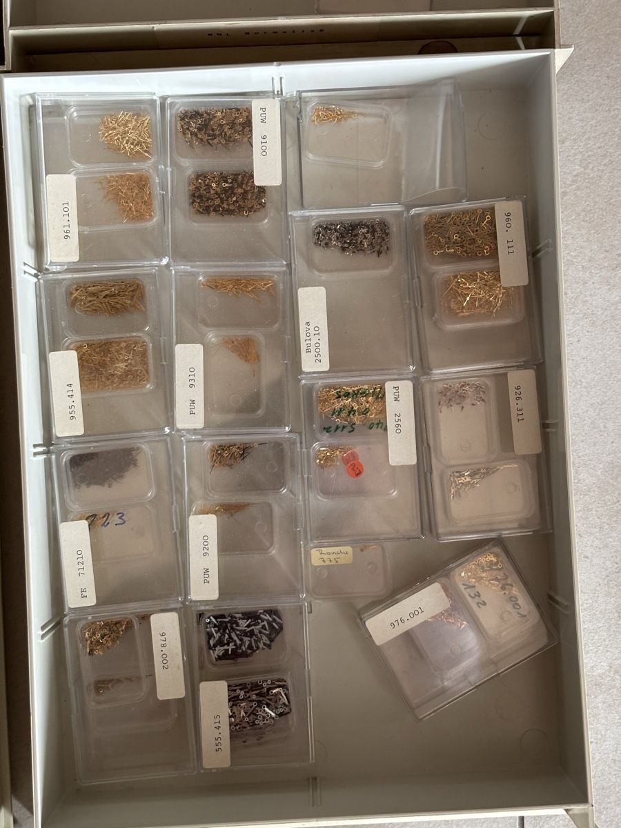 Montres: Lot Uhrenteile, Gläser etc. – Neuf (Voir description) à Rüti b. Büren par CenicAG 3