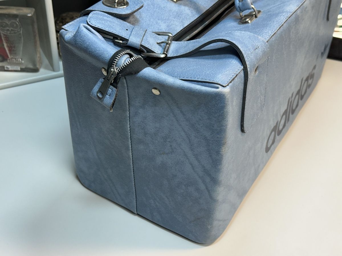 Adidas Taschen: Adidas Tasche hellblau Vintage – Gebraucht aus Wädenswil von HobbyZimmer 6