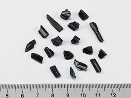 Schwarzer Turmalin (Schörl) Splitter 6 bis 18mm, 5.75 Gramm