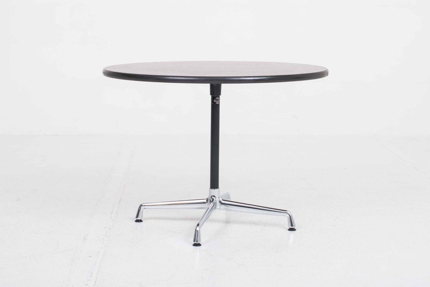 Vitra Tische: Vitra Contract Table von Charles & Ray Eames in Wenge – Gebraucht aus Zürich von STUZH38 2